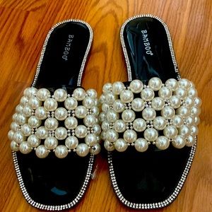 Pearl sandals, rhinestone around the side, black sandals,